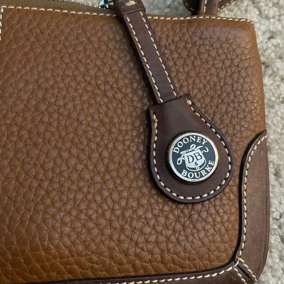 Dooney & Bourke 90s Style Leather Shoulder Bag - Picture 3 of 6